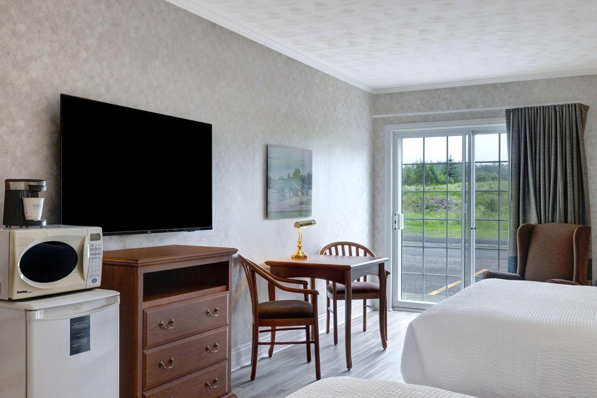 Days Inn By Wyndham Edmundston Eksteriør billede